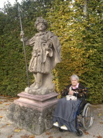 Goldener Oktober mit der alten Dame im Veitshöchheimer Rokokogarten